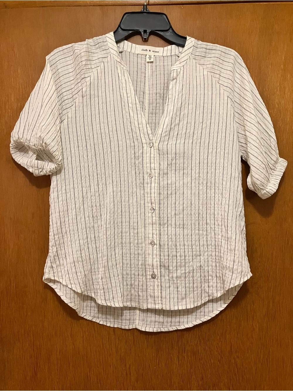cloth & stone Cream Lightweight Blouse Top with Thin Gray Stripes Button-Front